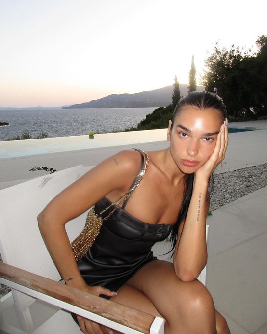 2 pic. Albanian girl in Albania https://t.co/fhhgeYqVU3