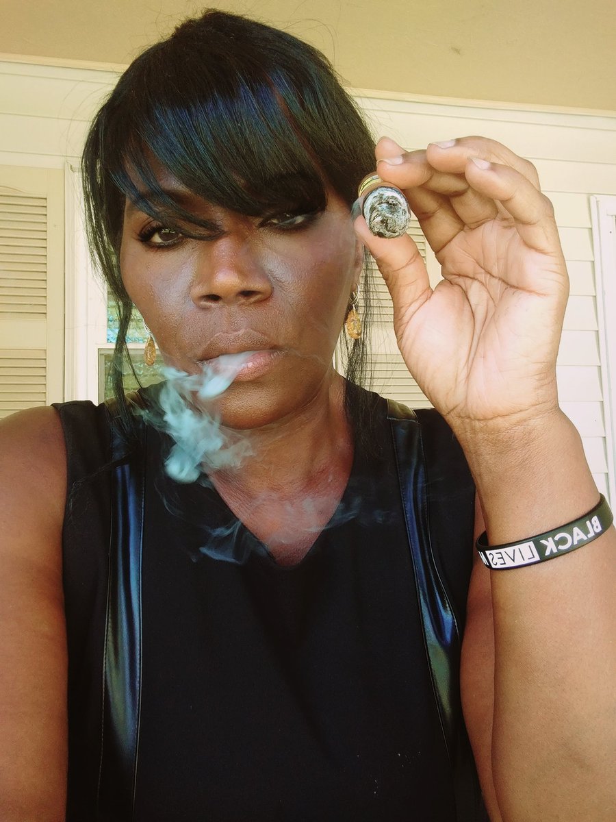 iAMCigarAnarchy's tweet photo. .
“EVERYONE SHOULD BELIEVE IN SOMETHING. I BELIEVE I'LL HAVE ANOTHER CIGAR.”
.
#cigars #cigarenthusiast #havana #sotl #botl #cigarsociety #cigarwoman #iamcigaranarchy #smokewhatyoulike #smokewell #black #tuesdays #peace #serenity #cigarphoto #cigarsnob #thisishowwecigar https://t.co/QlKZZpfBis