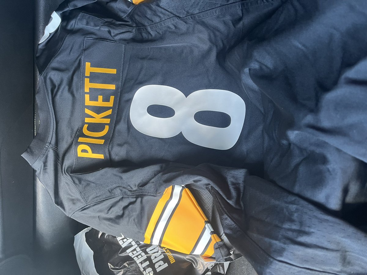 BWall's tweet photo. So, I impulsively ordered 3 jerseys after the @steelers beat Seattle 😅 I think this is a good time for my 1st giveaway! A Men’s Kenny Pickett Nike Replica Jersey (L) could be yours! Follow me, RT, and comment why you’re most deserving! I’ll pick a winner on Friday! #HereWeGo https://t.co/OqyAAWXSr3