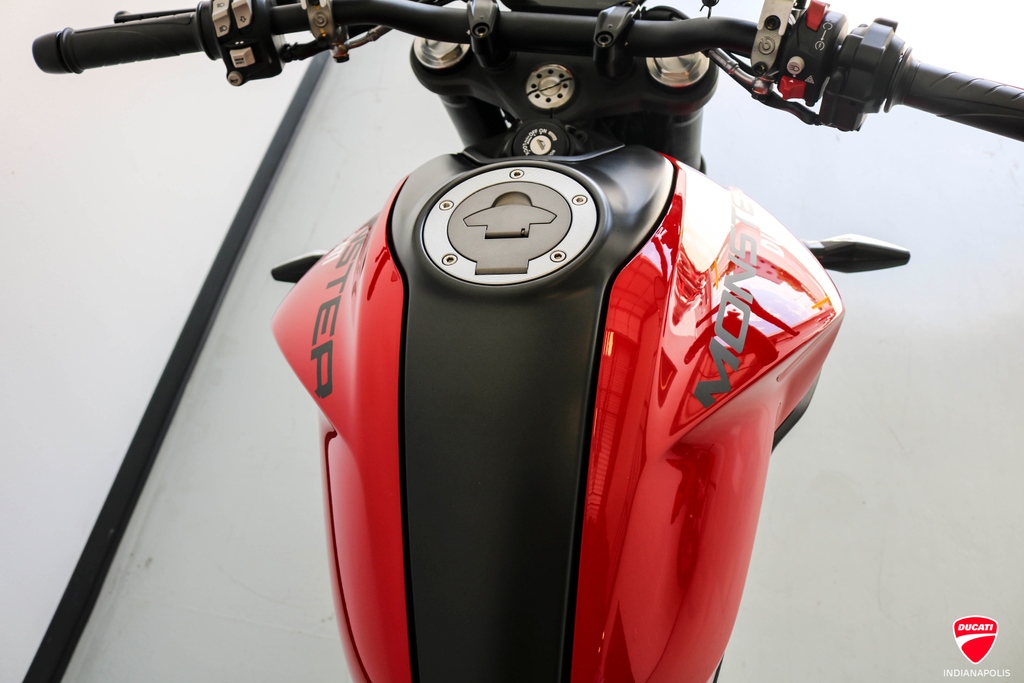 RahalDucati's tweet photo. The new Ducati Monster+ is pure riding fun; a sensation of absolute control, the naked sport bike for everyone.
Ready to find your next bike?
#RahalDucati #Ducati
#DucatiIndianapolis #DucatiIndy
#DucatiUSA #DucatiCorse #DucatiOwner
#Monster #MonsterPlus #DucatiMonster https://t.co/PrdRcyVwYj