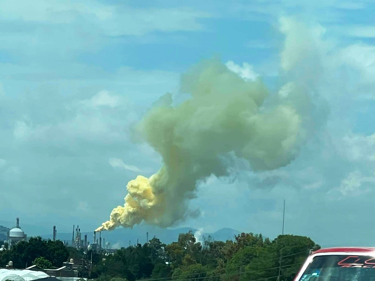 myepez351's tweet photo. Así las cosas en la refinería de Salamanca Gto. 🤷🏻‍♀️ https://t.co/xCkEkw0OQn