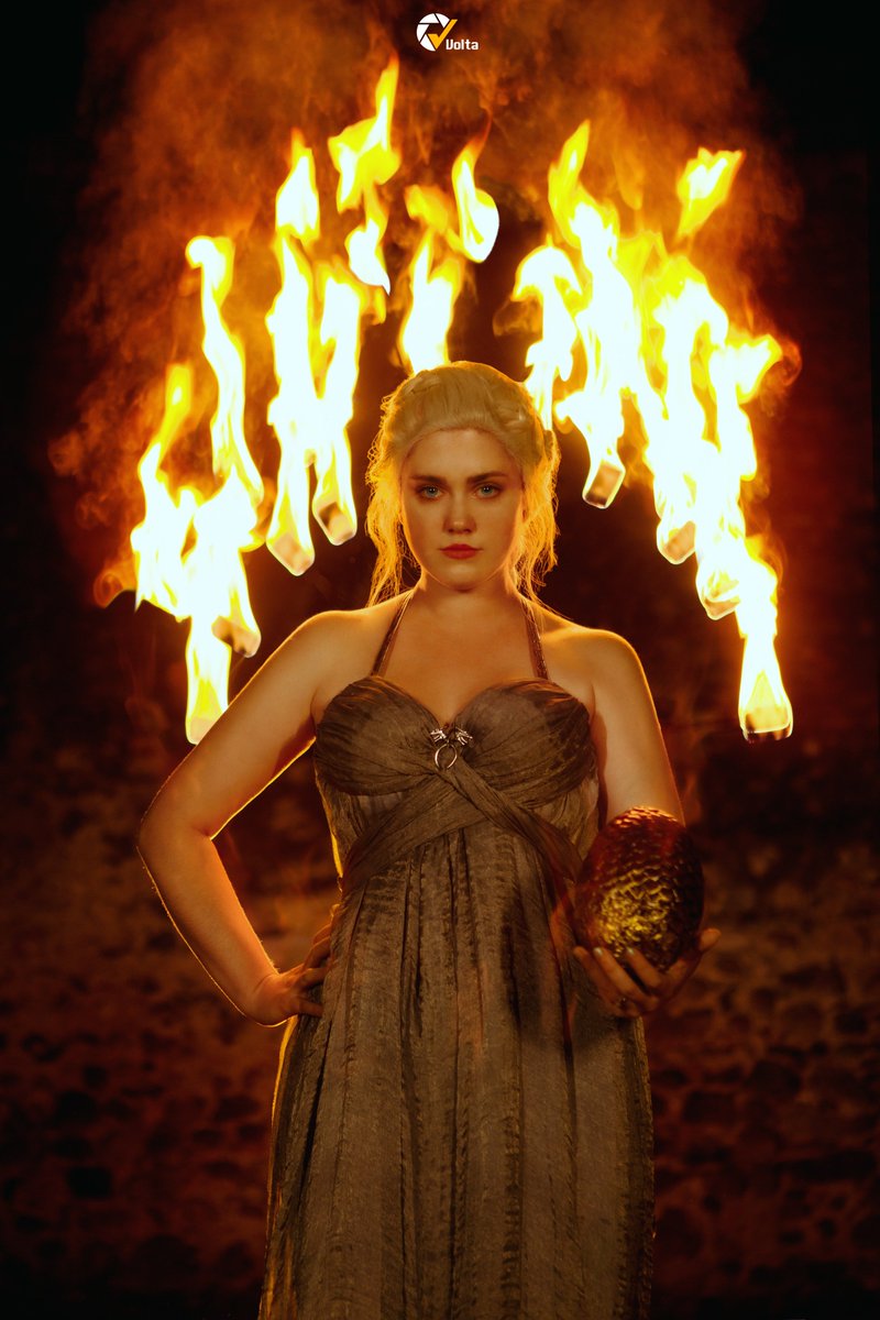Angelicasbear's tweet photo. Uno dei set più evocativi che ho mai fatto!
Ma scattare Grimilde Malatesta col fuoco è stato DIFFICILISSIMO 🙃

#GoT #DaenerysTargaryen #FireEffect https://t.co/kfNFZQKatn