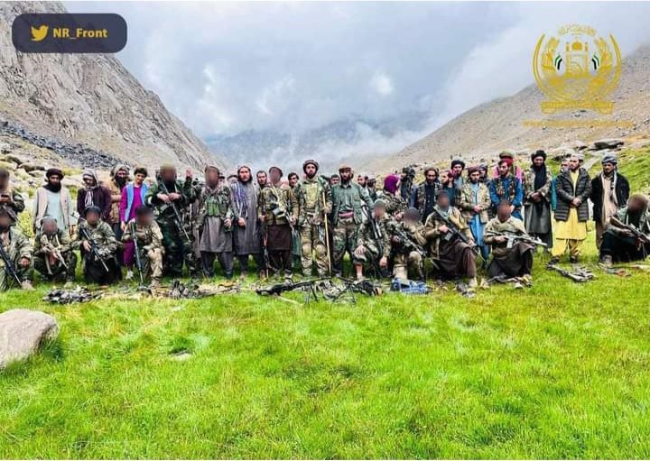mafzalamiri25's tweet photo. تدبیر در سیاست همیشه عالیست:

خیلی قهر و نگران بودم، با یکی از دوستان در تاجیکستان صحبت کردم و از رهایی ۳۸ اسیر پرسیدم، گفت:
این ۳۸ تن همه فارسی زبان و از ولایت با عزت غور بودند که به زور به جنگ علیه #مقاومت فرستاده شده بودند ازین رو با تمام عزت رهای شان کردیم
دره‌یی: https://t.co/kSIt9DjQfG