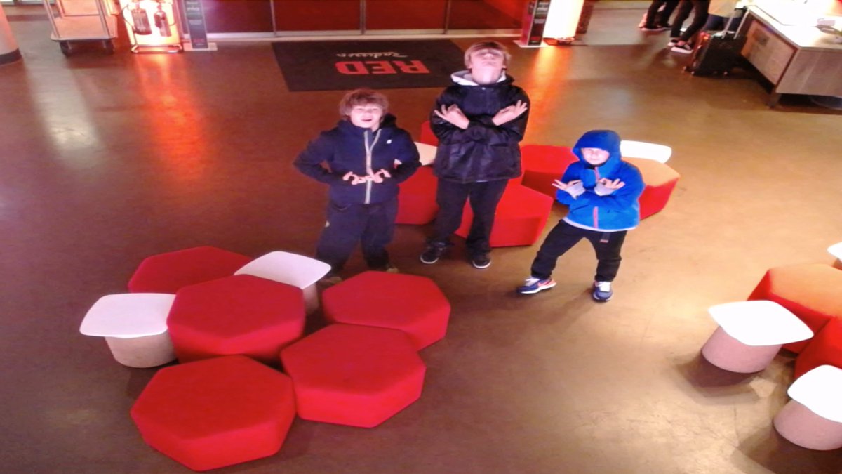 REDselfieGLA's tweet photo. #RadissonRed https://t.co/JNM4oDTp5K