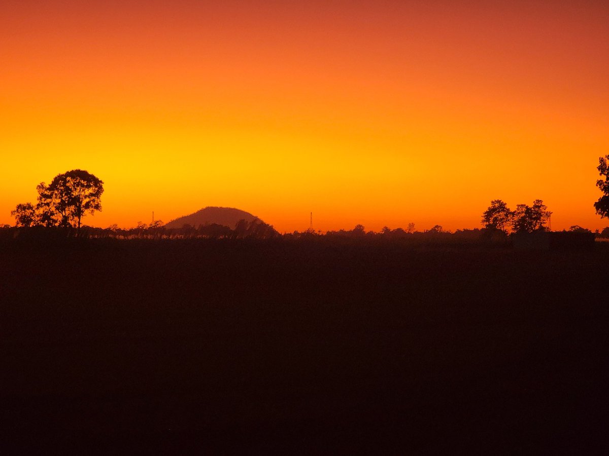 jcantame's tweet photo. Another great Sunrise this morning.  Preparing to Plant next week @CANEGROWERS #caseih #hawkinscreek
#magimun7230 https://t.co/H6eSdf2faw