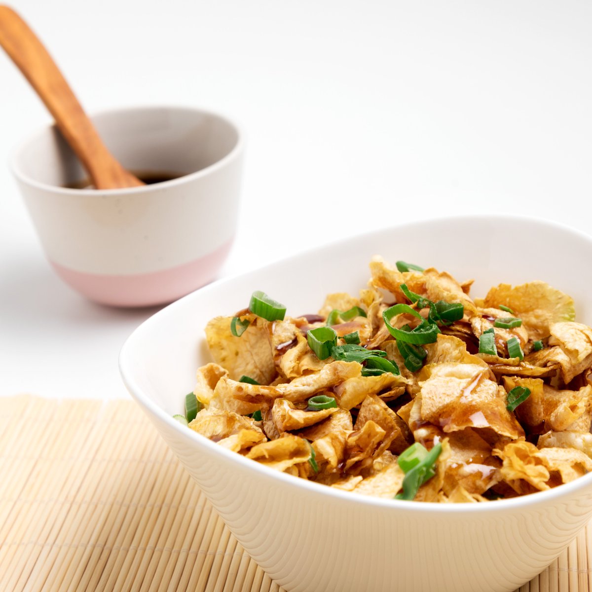 CYNARAartichoke's tweet image. Need that snack fix today? We've got you covered. 😋🌱 Treat those temptations with our #ArtichokeChyps &amp;amp; a quick-N-tasty sweet &amp;amp; sour sauce! Spread the word! You'll want to share with friends. 💚 

Recipe: bit.ly/3ppdwiU 

#artichokelovers #relaxafterwork #getchypfaced