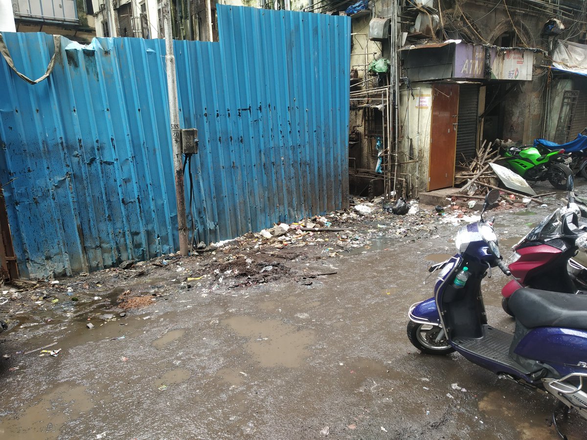 AshfakHoly's tweet photo. @mybmcWardB 30/32 Tantanpura Street, Mumbai - 9.
Poor condition of road with innumerable potholes.
Gutter Chambers blocked.
Daily Clean up Marshall clear the garbage from house gully but than also this place has become a garbage dumping spot. @corporatornikam @IqbalSinghChah2 https://t.co/qyFxxap2vh