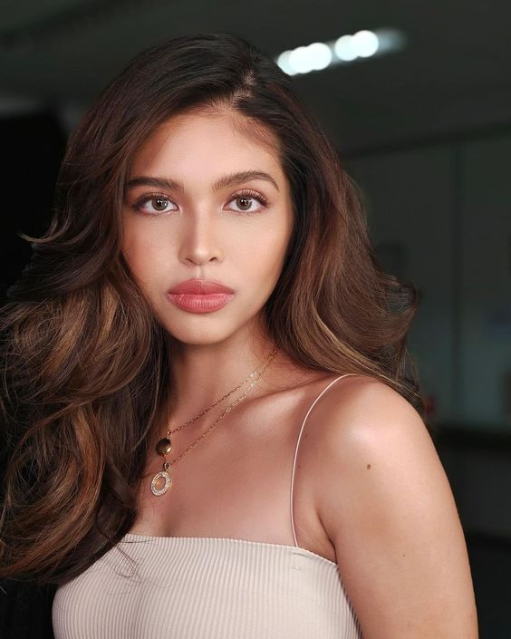 DungoCece's tweet photo. Maine is such a Stunning Woman... 🤩😍💛 

@mainedcm 
#MaineMendoza 
💛💛💛💛💛💛💛💛💛💛💛💛 https://t.co/GABzUE7p1f