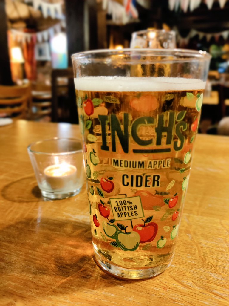 tanyakmcc's tweet photo. Fancy a few inches, love? Very nice. #Inch's #NiceGlass #Cider @inchscider https://t.co/wQoLjc2DyO
