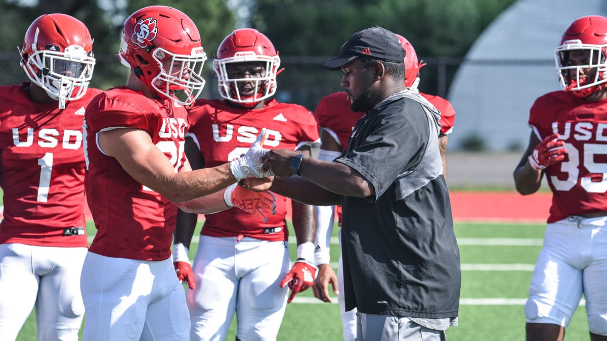 SDCoyotesFB's tweet photo. "We may not have a captain there, but we have a lot of older guys who lead without that title and do a good job displaying that on and off the field."

-@CoachTaylorDB talks Coyote DBs➡️https://t.co/EfyxV521bp

#WeAreSouthDakota x #GoYotes🐾 https://t.co/MsveV9rIpQ