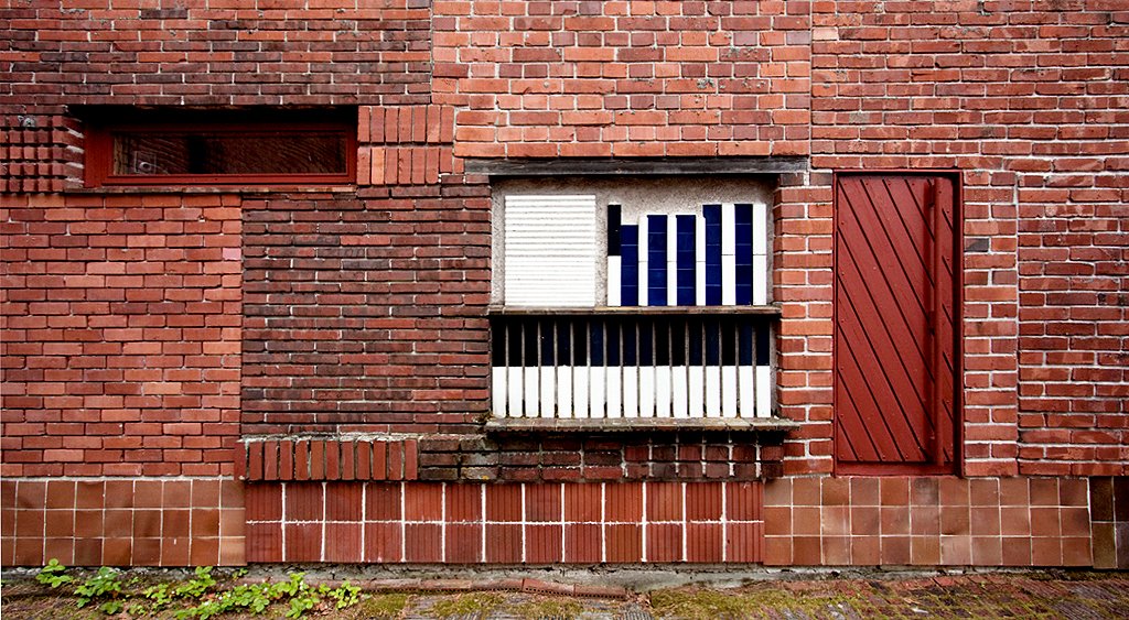 ¿Imaginas una casa hecha con 50 TIPOS DIFERENTES de ladrillo?🧱 Un edificio en una isla INHABITADA a la que solo se podía llegar mediante un pequeño bote.🛶 Un gran EXPERIMENTO que junta la MÍSTICA con la GEOMETRÍA para crear una joya de la arquitectura moderna. Abro hilo.👇