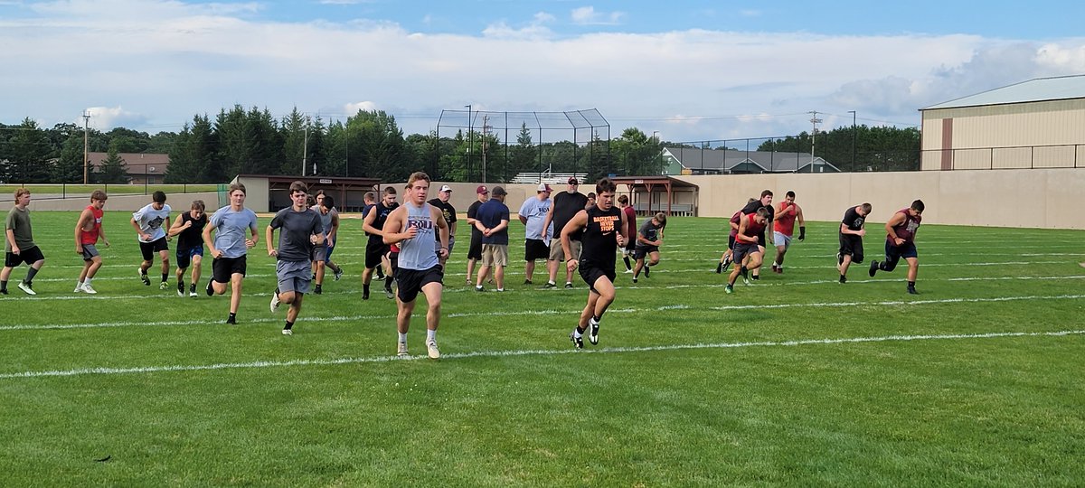 MinnesotaMillea's tweet photo. Playing For The Coach Who Can’t Be There.

Nick Lanners Is The Heart Of Royalton Football Team.

Check out John's Journal.

https://t.co/2uY4yUjdQP

@Royalsfootball2 https://t.co/gxX35v5ypp