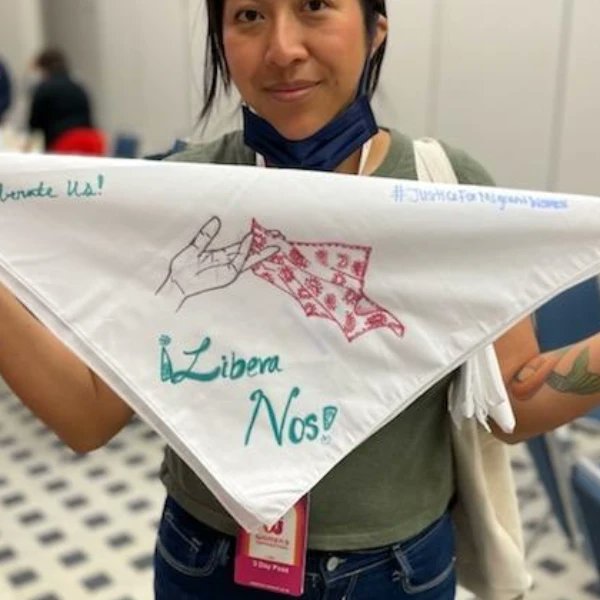 RonnieYulja's tweet photo. @mujerxsrising Had a blast learning more about thos organization and the #Bandanaproject at the #WomensConvention2022 Thanks for all the work you have done and Happy Quince! https://t.co/Aev8jcqjUp