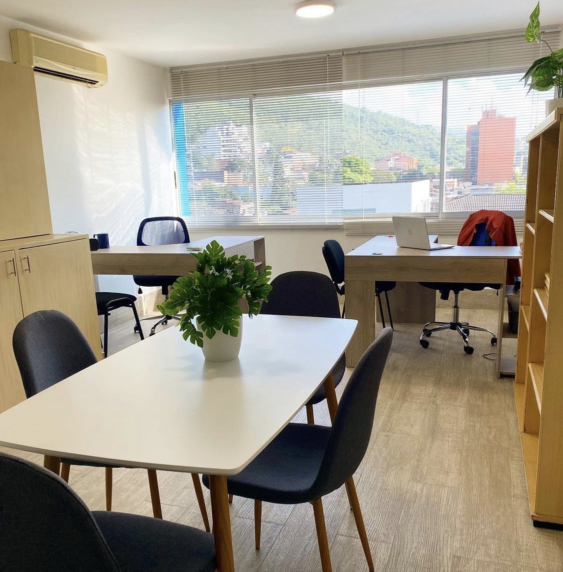 carferrda's tweet photo. Nuestras oficinas en Cali y en Buenaventura están a su disposición.  Firma Enrique Ferrer Abogados Consultores https://t.co/H7KONWtbEI