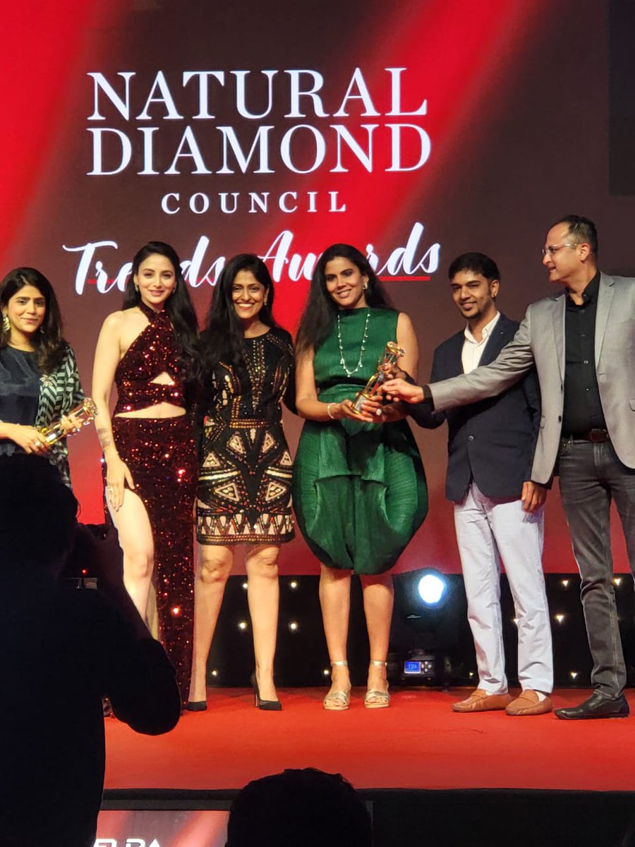 Kirtilals, India’s premium diamond and gold jewellery brand, respected by its patrons won the prestigious award at the ‘Retail Jeweller India Awards – 2022’. The brand was recognised for ‘Natural Diamond Council Trends Awards - Hoops with the twist’.