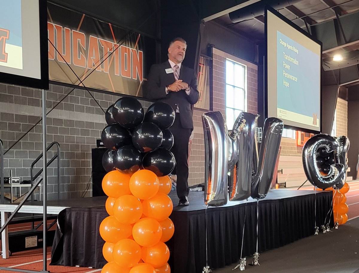 wigginsecond's tweet photo. After being inspired by @adamddrummond, we are ready to #BumpItUp @WigginStreet this year! Thank you for giving us the tools to do this important work. Also, thank you @MVCSD_Supt for giving us this opportunity to learn and grow. https://t.co/cxDlP474MC
