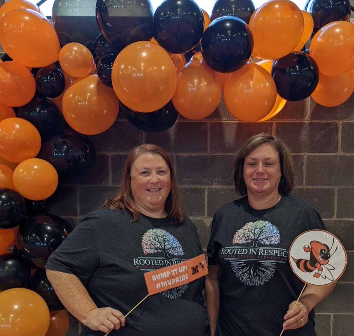 wigginsecond's tweet photo. After being inspired by @adamddrummond, we are ready to #BumpItUp @WigginStreet this year! Thank you for giving us the tools to do this important work. Also, thank you @MVCSD_Supt for giving us this opportunity to learn and grow. https://t.co/cxDlP474MC