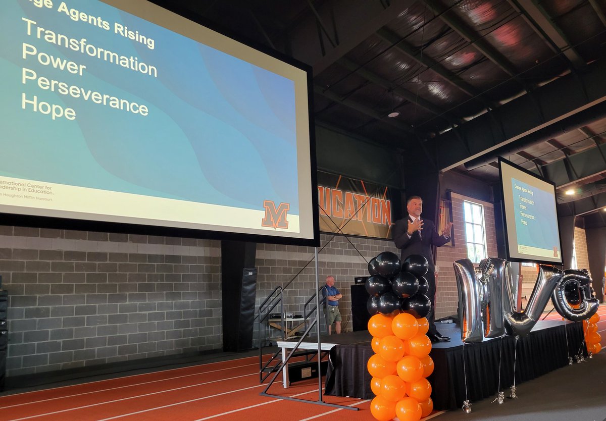 wigginsecond's tweet photo. After being inspired by @adamddrummond, we are ready to #BumpItUp @WigginStreet this year! Thank you for giving us the tools to do this important work. Also, thank you @MVCSD_Supt for giving us this opportunity to learn and grow. https://t.co/cxDlP474MC