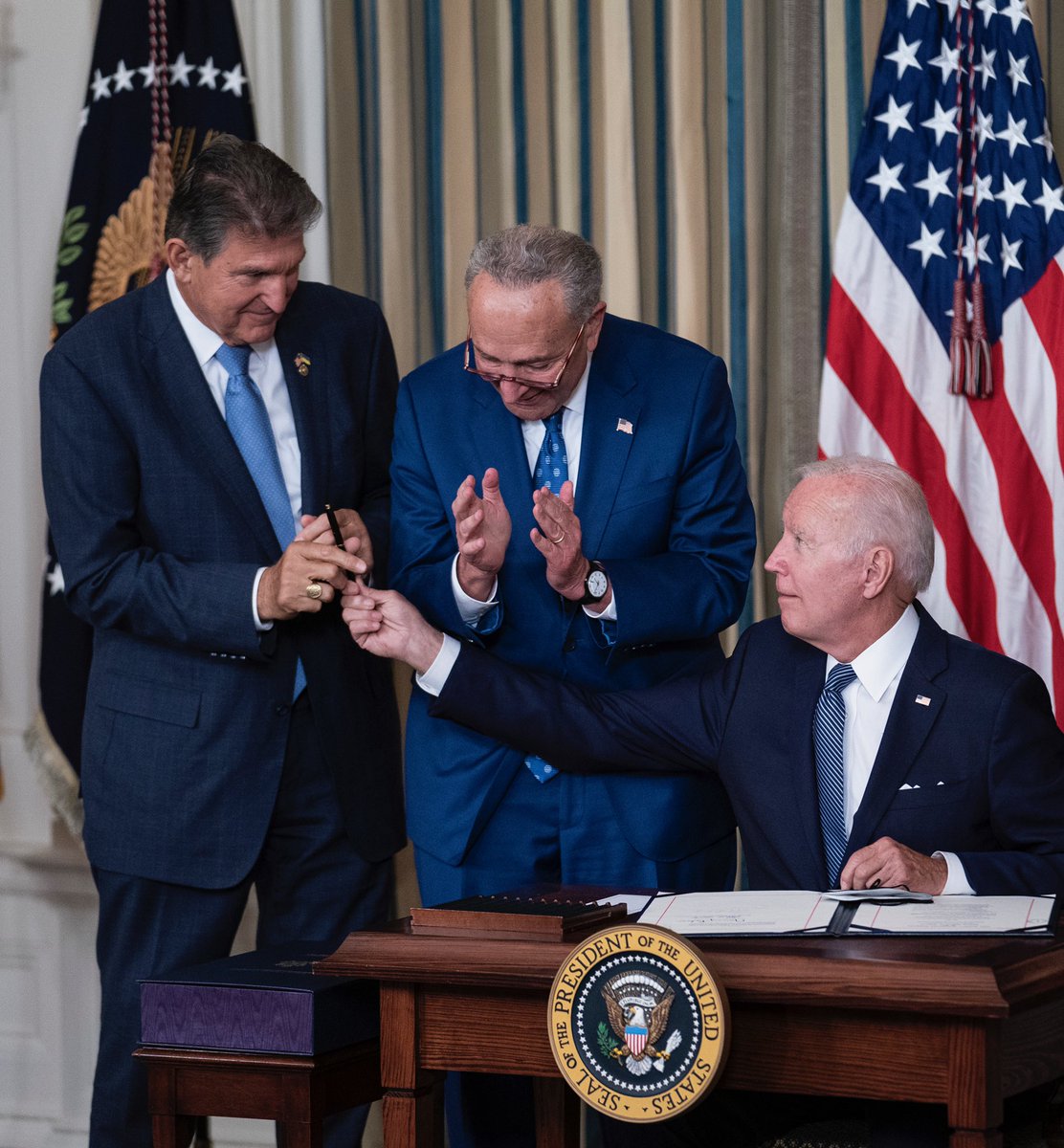 President Joe Biden gifts Senator Joe Manchin the pen used to sign the Inflation Reduction Act. 📷 for <a href="/business/">Bloomberg</a>