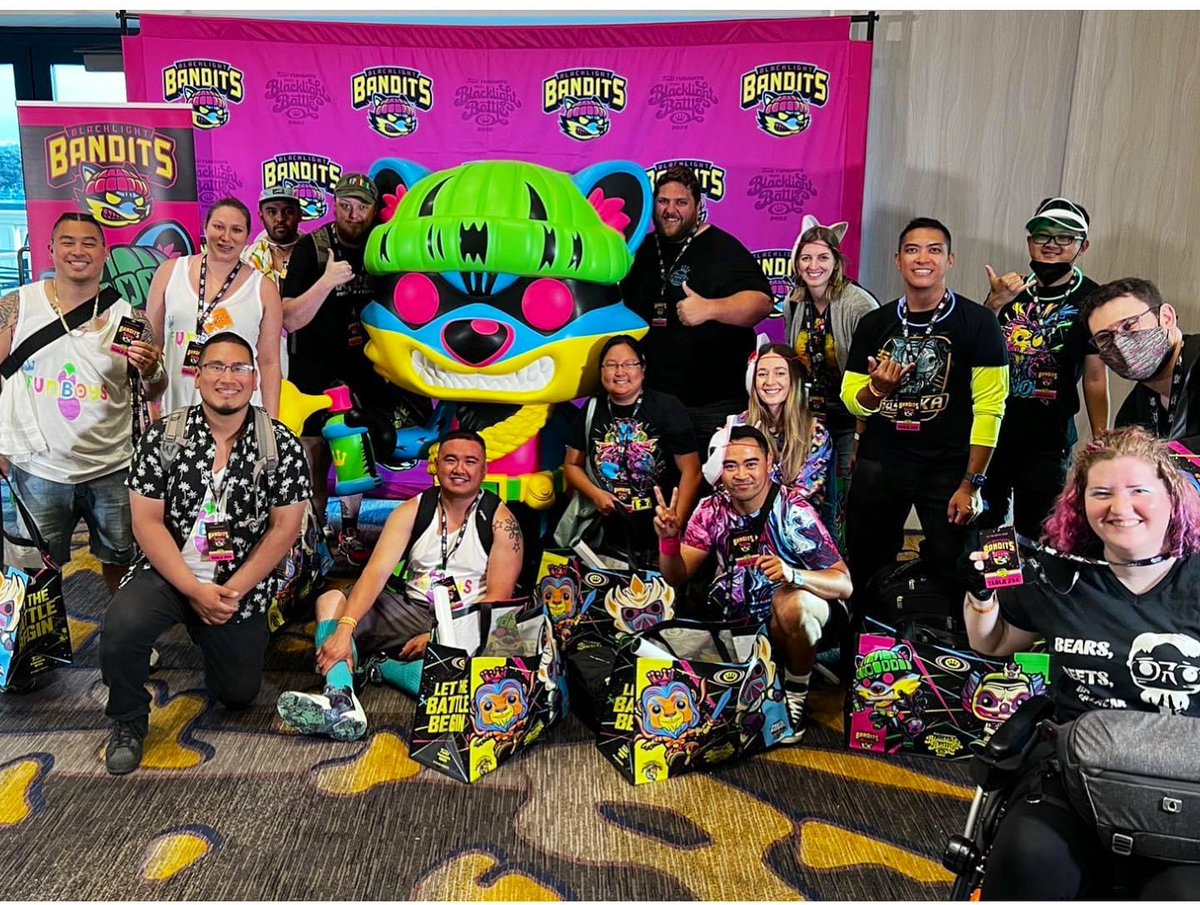 musicalMurphy11's tweet photo. @funko day 9 of the #FunkoPhotoADayChallenge - Funko family - come for the toys stay for the #funatics friendships! My first #funkofundays this year and I canโt wait to go back! #funko #funkofamily #FunkoSDCC #fundays #fundays2022 https://t.co/LNR0piA9wN