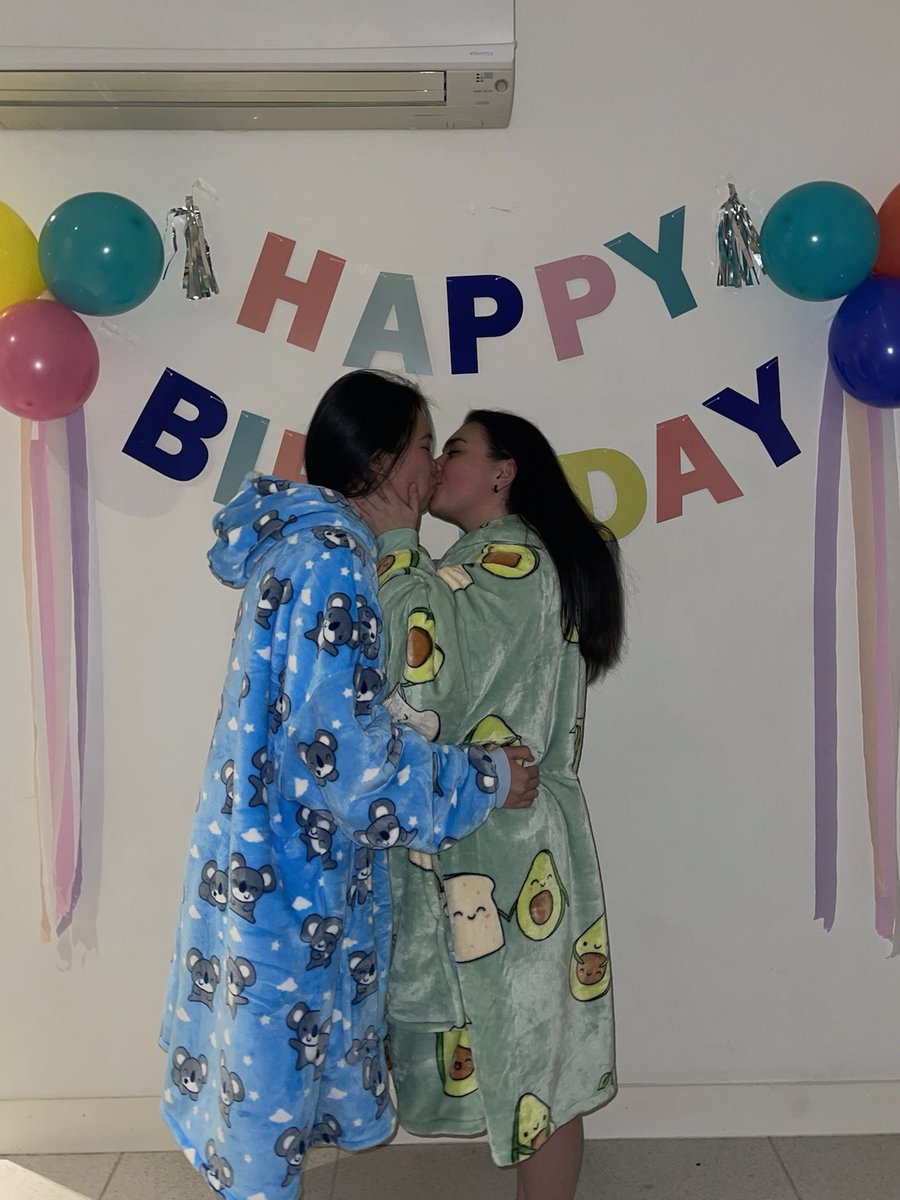 tunapkat's tweet photo. HAPPY 21+1 BABY GIRL @sistermelx I LOVE YOU SO MUCH AND I HOPE YOU HAVE THE BESTEST DAY OF YOUR LIFE ❤️🥹 https://t.co/L092HPgsj7