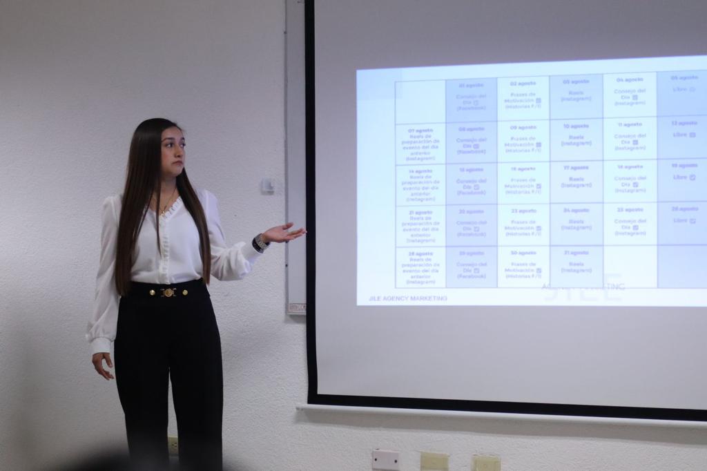 UTnortecoahuila's tweet photo. Del 9 al 11 de Agosto presentaron proyectos finales de Comunicación Integral de Mercadotecnia, estudiantes de LINYM, los desarrollaron con emprendedores externos que se dieron cita en sus presentaciones, acompañados por nuestro Rector Mtro. @Oscar_Lopez_E. #NuevoRumbo @mrikelme https://t.co/wqQeQ3hI0S