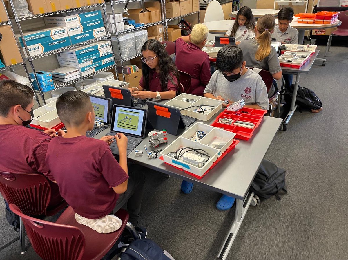 KJtheteach's tweet image. Let the madness begin @legoeducation #ev3mindstorms builds #kjzkidz #nlmusd @TmaganaLAM @laurengoodner