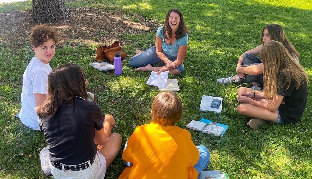 Came across and love these photos from Character Camp with @denverwrites & @BookBarDenver.
What a talented bunch!

@Fitzroy_Books  @RegalHouse1 

#mglit #yalit #authorvisits #teachers #librarians #homeschool #teachingresources #compassionintheclassroom