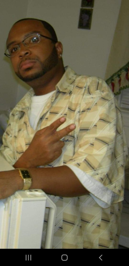 smuveoper8r's tweet photo. Happy Birthday bro. You would have been 43.   I miss you and mom so much!  Rest easy my man. https://t.co/GLz6CX4m7c
