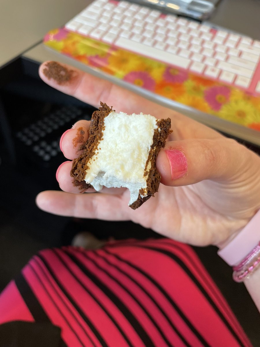 ProudToBePinky's tweet photo. Another surprise Pinky Party at the office. This week’s featured treat is Mayfield Super Stuffed Vanilla Ice Cream Sandwiches! #PinkyParty https://t.co/2DG9DRmjlA