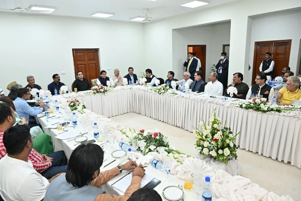 LahorePyo's tweet photo. پیپلز یوتھ آرگنائزیشن وسطی ہنجاب کے نو منتخب صدر محترم محسن حسن ملہی نے یوتھ کی نمائندگی کرتے ہوئے وزیر خارجہ پاکستان و چیرمین پیپلز پارٹی بلاول بھٹو زرداری صاحب کی طرف سے پرتکلف عشائیے میں شرکت کی. 

@NabeelNaseer9 
#InformationSecretary
#PYO_Lahore
#ForeignMinister
@MohsanMalhi https://t.co/HzqCbH0W97