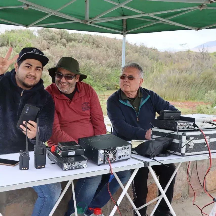 Desde la playa grande de la comuna de huasco, con una hermosa vista al mar,el radio club vallenar CE1RVL realizó la activacion con motivo del dia del radioaficionado chileno y aniversario del radioclub. En el lugar se encontraba CE1LTL Humberto, CA1MAK Moises y CE1FSM Miguel.