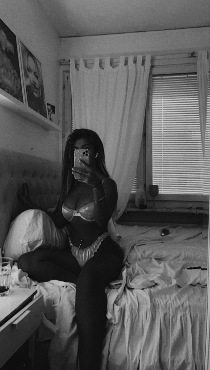 xnozvy's tweet photo. who missed mommy? 😘💕 #nsfwtw https://t.co/T7DK7eJELV