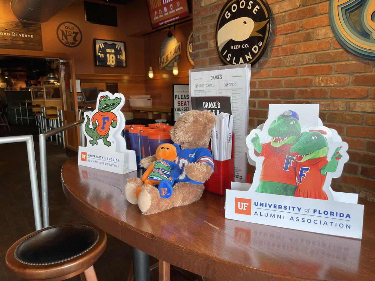 Indy_Gator's tweet photo. The Indy Gator Club is ready for our Welcome to the Gatorhood event! #indygators #welcometothegatorhood #universityofflorida #uf #ufalumni https://t.co/Pt18hf8Rms