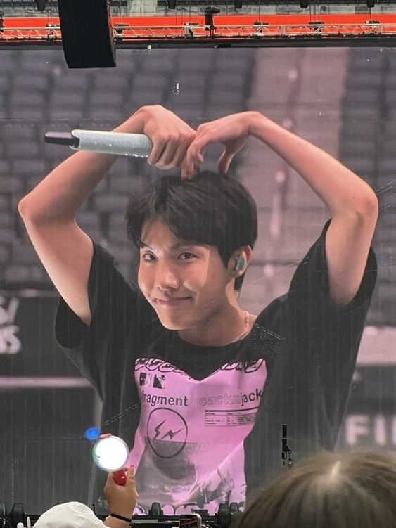 YOONGI ROJITO T AMAMOS tweet media