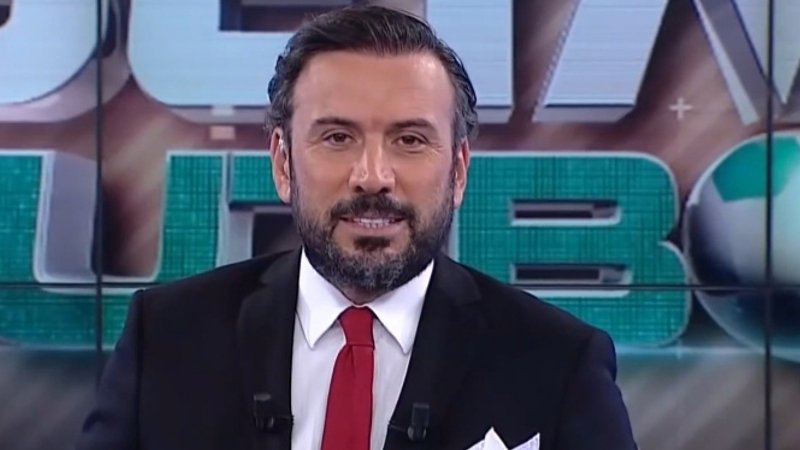 SweeLSee's tweet photo. Ertem Şener gene maçı cenabet şekilde anlattı. Anlattığı 3 türk takımın avrupa maçlarının skorlarının hepsi aynı bitti.
Galatasaray 1-2 Barcelona
Fenerbahçe 1-2 Dinamo Kiev
Kopenhag 2-1 Trabzonspor
#Trabzonspor #Kopenhag #ertemsener
#Exxen #SONDAKIKA #FCKvsTS https://t.co/dmTTpKvQHV