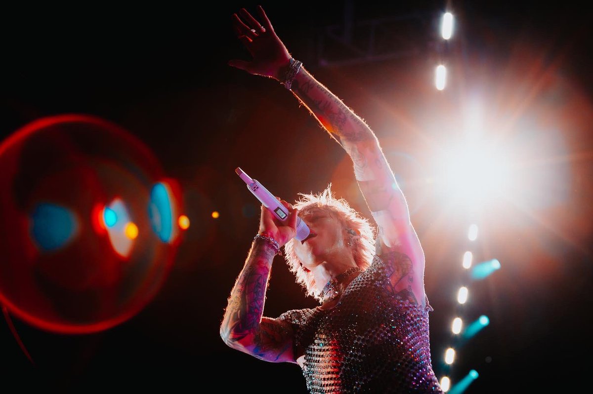 A fraction of the goods from Cleveland. 
<a href="/machinegunkelly/">mgk</a> Mainstream Sellout Sold Out show.