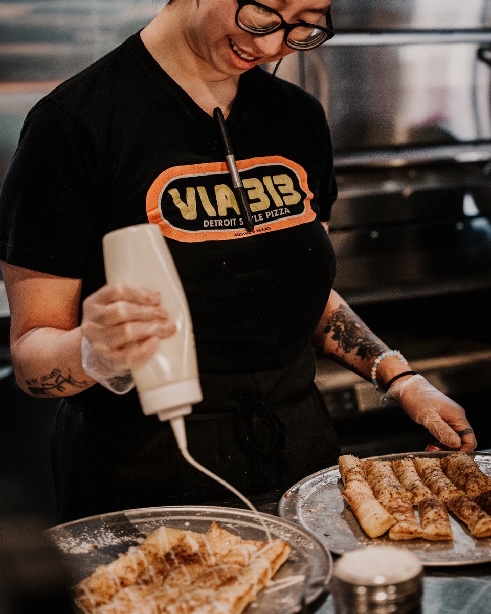 Via313Pizza's tweet photo. Powdering her face π
#CinnamonSticks #Via313 #Via313Pizza #detroitstylepizza #detroitpizza #detroitstyle #squarepizza #squareslice #dailypizza #pizzatime #pizzalover #pizzaparty #austineats https://t.co/mkByGfWWZG