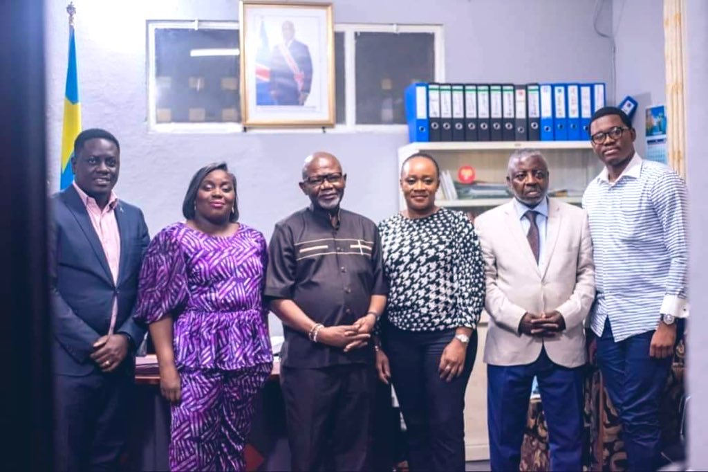 ArthurYenga's tweet photo. Le LMD en marche à l’#IFASIC avec l’implication des professionnels dans la formation des étudiants. Grande était ma joie de recevoir dans le cadre de mon cours M. @LmMwando, Managing Director #DKAVIS-RDC et @IciMagazine ainsi que @lchouna de l’APLC @Presidence_RDC. https://t.co/00efqGKLVg