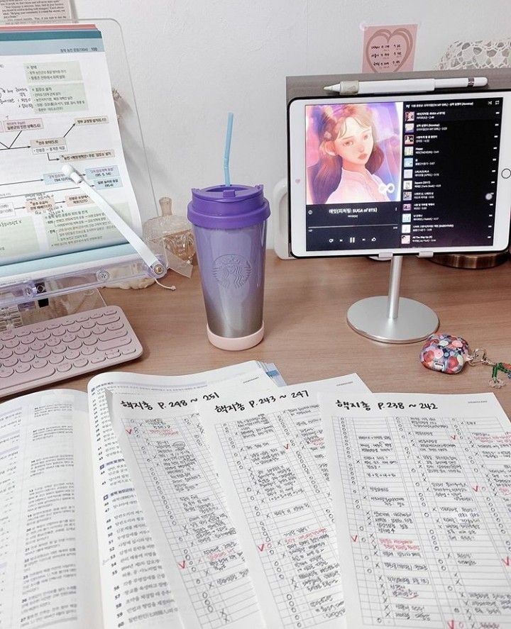 perfecttbllue's tweet image. ⌕ search #studytwt #studytwtbr
oie, sou nova aqui e procuro por moots.

★ vih, 19y
★ 2002, (ela/dela)
★ universitária de enfermagem 
★ cursando téc enfermagem 
★🇺🇲inglês (intermediário), 🇰🇷coreano (nível 1)

☁️: k-pop,documentários,filmes, livros,desenhar

♡/↺ = mutuals