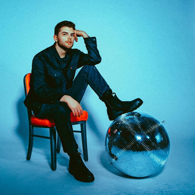 phonograph_me's tweet photo. Today, we're featuring two more treats that you should add to your playlist! Check out the latest singles from Hunter Love (@hunter_love_1) + Irish Basement (@irishbasement) by tapping the link in our bio! And enjoy 😎 #phonographme #innewmusicwetrust #hunterlove #irishbasement https://t.co/9KVpqqwByF