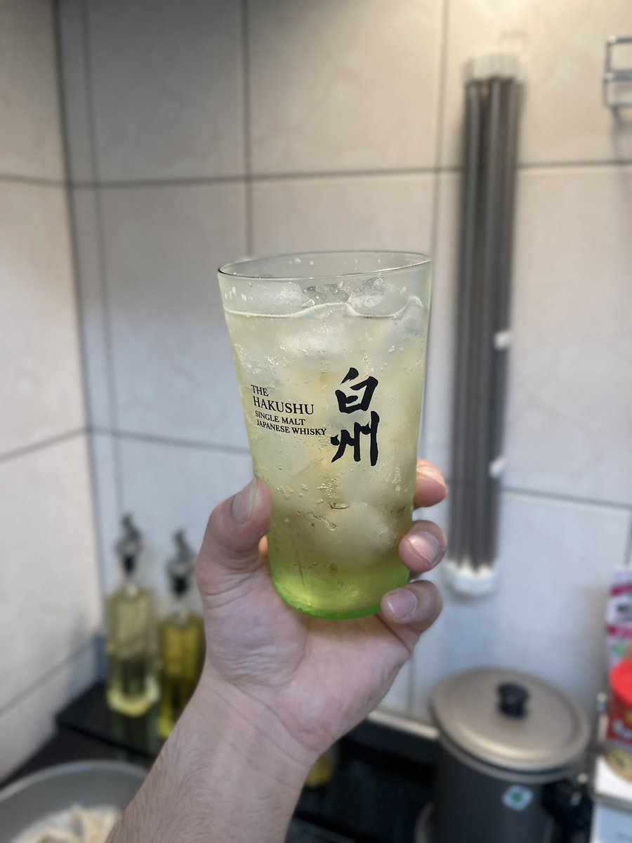 fumiya1087's tweet photo. 最強の宅飲み🥃🥂 https://t.co/lnbTTKUCht