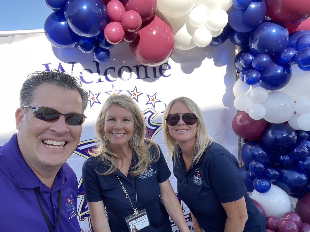 desertwebber's tweet photo. Great morning to be a @cmpms_official #paigepatriot!
#DSUSDFirstDay
#DSUSDPride
#desertwebber
#communityguy
#lovemyjob https://t.co/4YH9UZEnWX