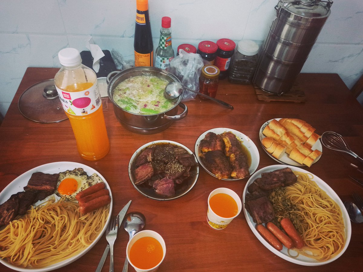 GapGayy's tweet photo. 补发，希望保证每月一餐，工作之后就从拿工资请我爹干饭开始。希望是自己只手成就无国界料理，想吃什么自己做就好，要的就是最纯粹的味道。 https://t.co/dyqJGRAsKc