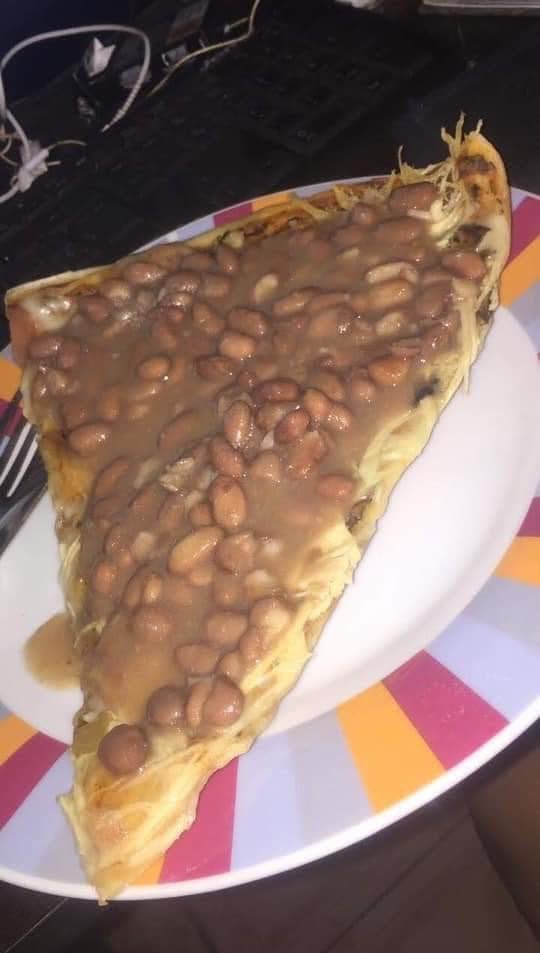messedupfoods's tweet image. bean pizza (bizza)