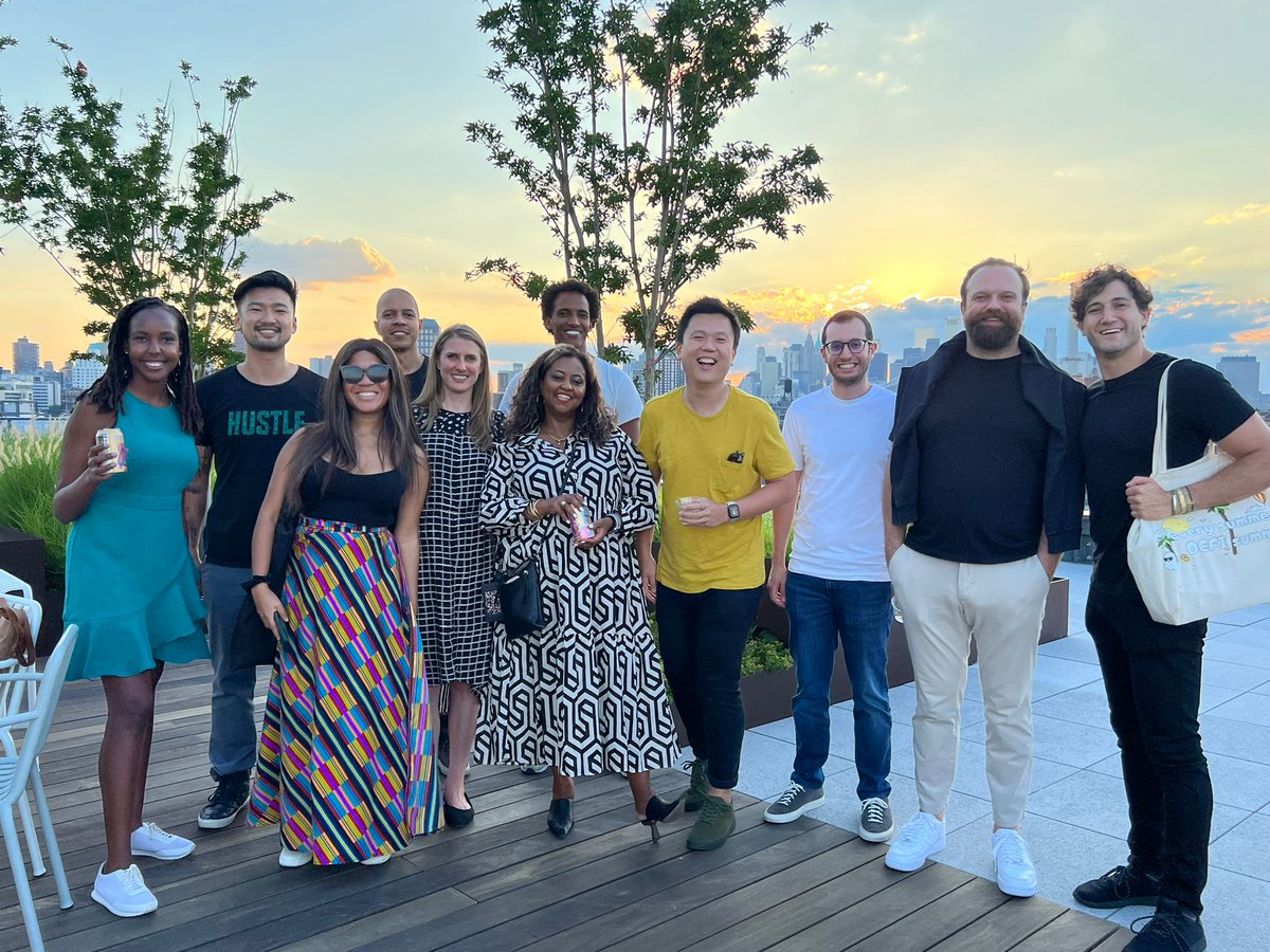 A sunset 🌅 edition of #AfriTechNYC's drinks co-hosted with <a href="/seyob/">Sam Eyob</a> + <a href="/warblerlabs/">Warbler Labs</a>! 

Always amazing to see founders pop in on their NY trips - Josh at <a href="/lorisystems/">LORI</a>, <a href="/peng_tweets/">Peng Chen</a> at <a href="/Hustle_Sasa/">HustleSasa</a>, Sabrina at ZUMI, <a href="/JacquesMarco/">Jacques Marco</a> at <a href="/axis_app/">axis_app</a>, <a href="/EvanMcElwain/">Evan McElwain</a> at Africa.ai