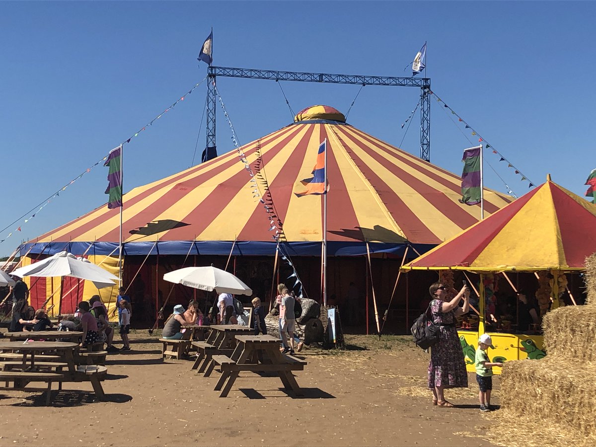 RyedaleMaze's tweet photo. ONLY 3 WEEKS LEFT TO GO! ⏳
Have you checked out this great summer attraction yet?
Enjoy UNLIMITED funfair rides included in ticket price!  Plus adults pay same price as kids! 🎫
With 2 Dinosaur-themed mazes to explore, a thrilling Vintage Funfair, Football Darts &amp; Bale Mountain https://t.co/UdA8AWpJhJ