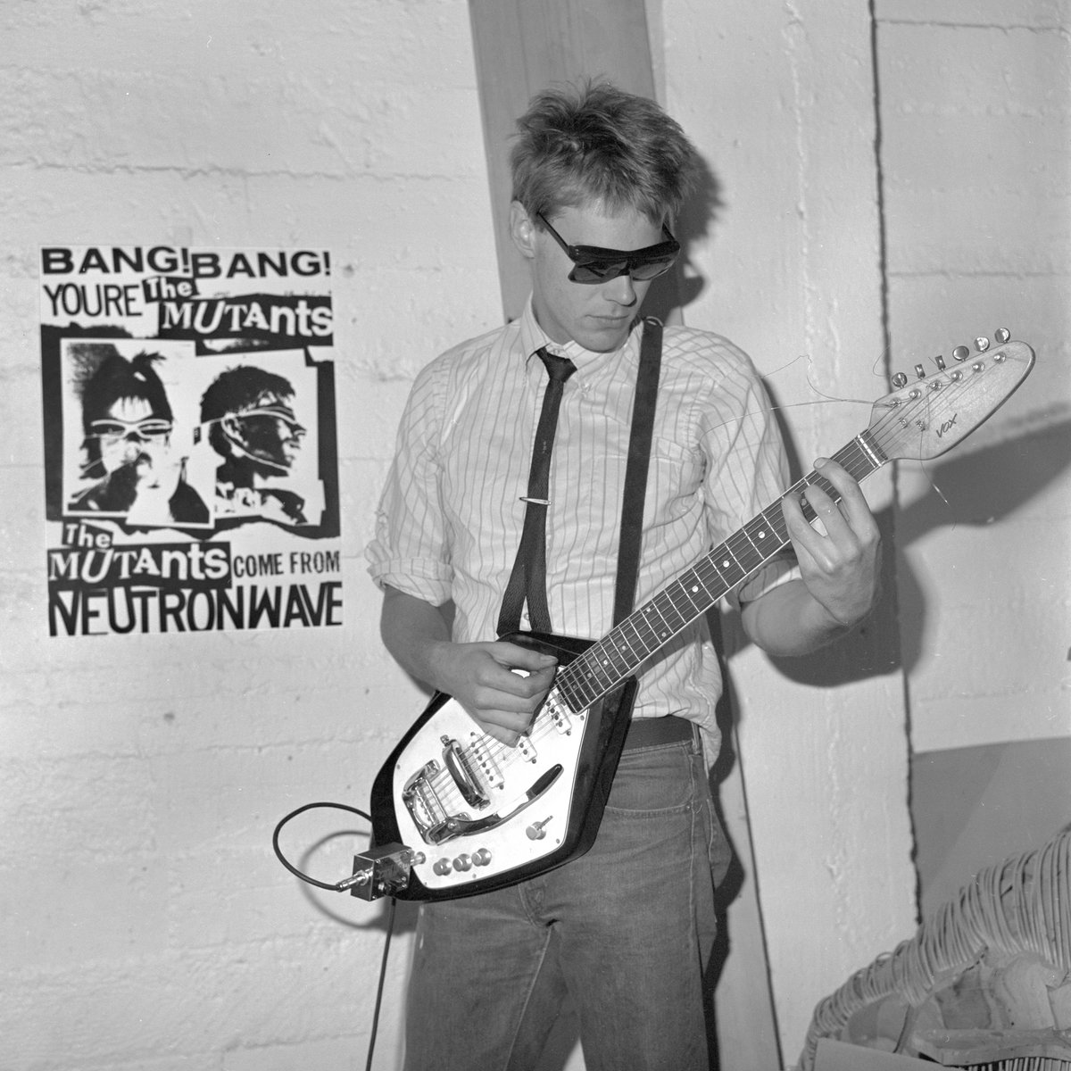 PrimeMoverMedia's tweet photo. INTERVIEW: @DJAstrocreep at #UberRock interrogates #JohnGullak of @mutantsSF. Lots of #punkhistory is covered, including how John almost came to blows w/ #SidVicious! 'Curse of the Easily Amused' is out now from @libhallgroup.
#punkrock #newwave #sfpunk https://t.co/BvPWNFcCjG