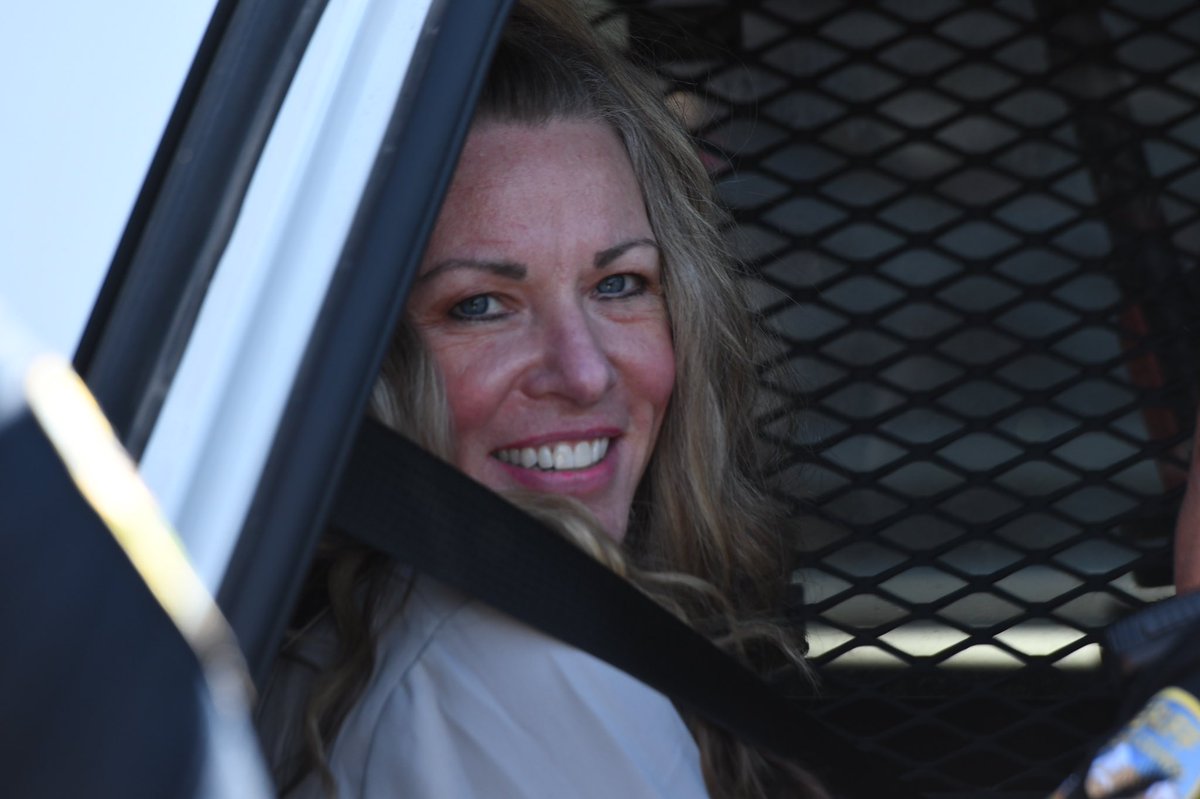NateNewsNow's tweet photo. Lori Vallow Daybell leaving the courthouse. https://t.co/JSEVKtgdXW