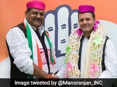Raj_The_Kings's tweet photo. Gandhi ji ke do unemployed bandharein 🙈 🙊 with Pink Topi 🤣🤣🤣
Ek nakli Gandhi aur ek sadakchaap  politician (Potty Azaad) 🤔 #pappu #pottyazad https://t.co/4QEGv0Alhk